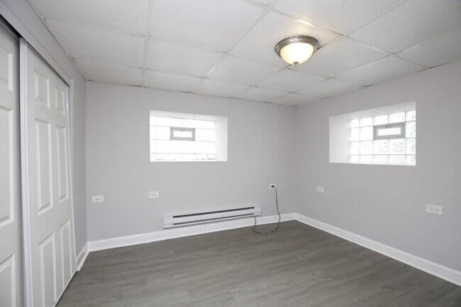 Building Photo - 3521 W Grace St