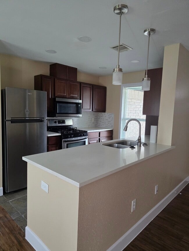 Building Photo - 2023 Barnsley Ln