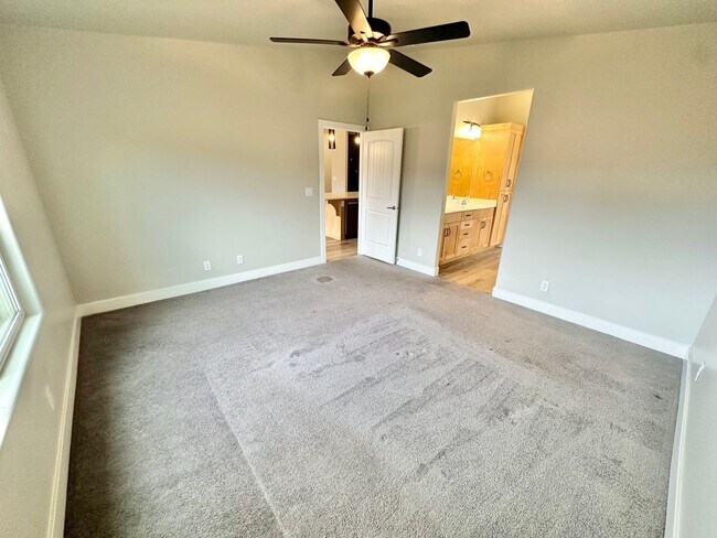 Building Photo - Beautiful Red Waters Home