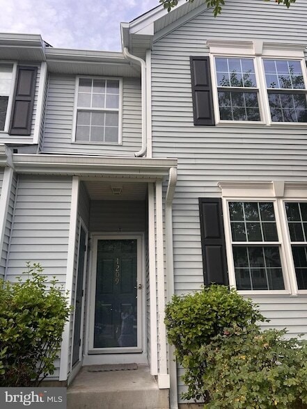 Building Photo - 1209 Blossom Cir
