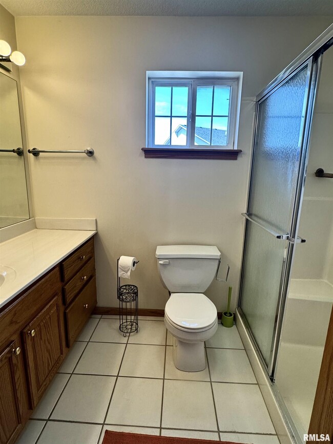 Building Photo - 3031 Holiday Ct