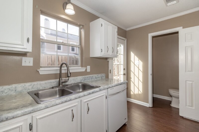 Building Photo - 2018 Briar Ct