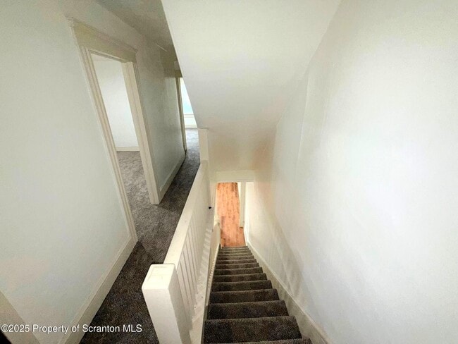 Building Photo - 83 Tripp St