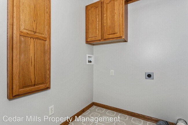 Building Photo - 4 br, 3 bath House - 1950 S Webb #117