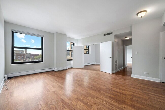 Building Photo - 2100 N Lincoln Park W