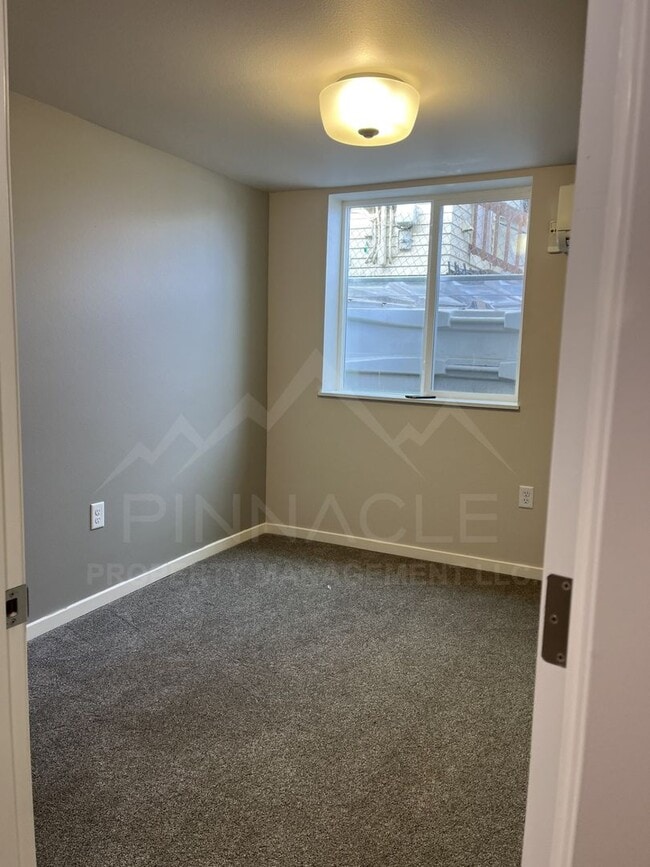 Building Photo - 1-5 1/2 Chicago Ave