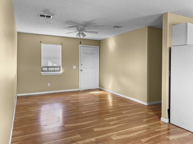 Building Photo - 276 Daffin Pl