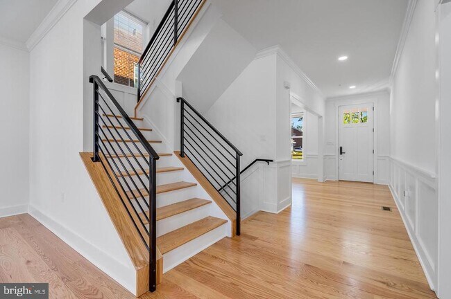Building Photo - 4626 Brooks St NE
