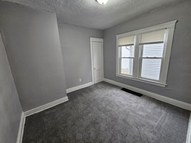 Building Photo - 10602 Earle Ave