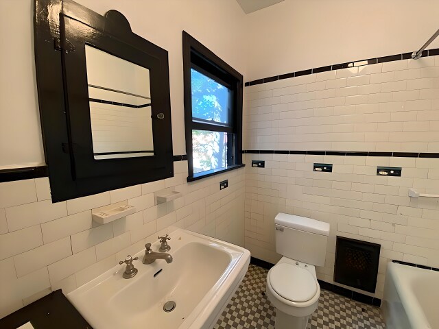 Building Photo - 920 N Hoover St