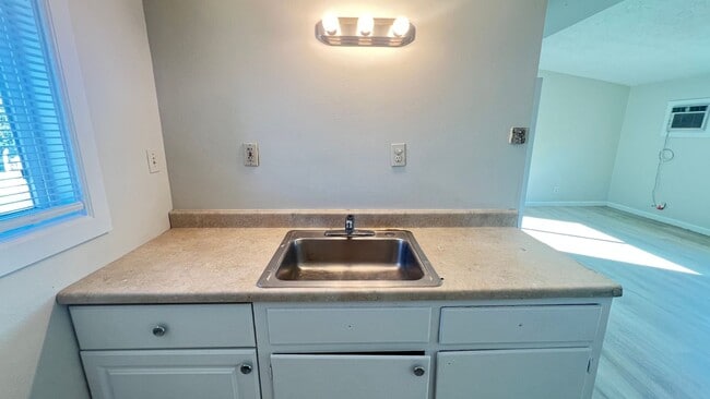 Building Photo - Cute Studio in Buena Park Tri-Plex