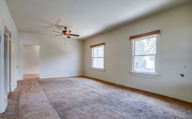 Building Photo - 6826 Hollenbeck St