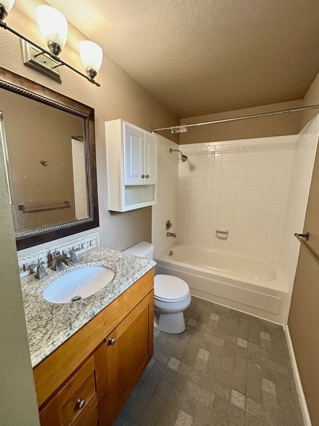 Building Photo - Kirkland Home