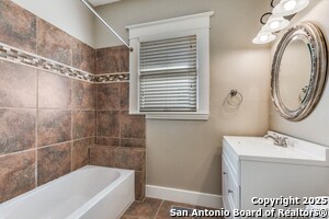 Building Photo - 330 W Gramercy Pl