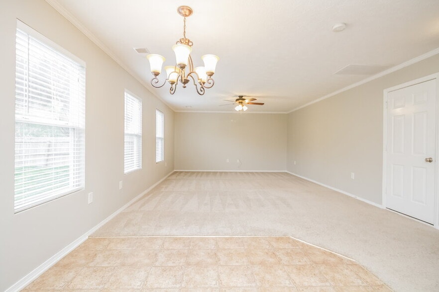 Building Photo - 2705 Sutherland Dr