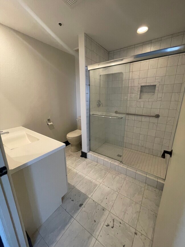 Building Photo - 350 S John Q Hammons Pky