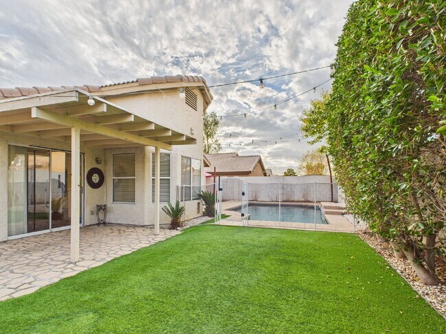 Building Photo - Charming Butler Place Home with a Swimming Pool