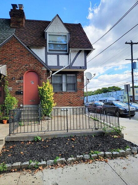 Building Photo - 29 Springton Rd