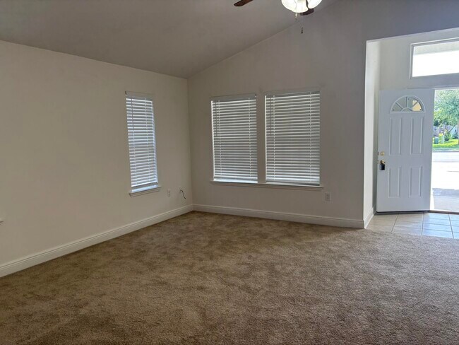 Building Photo - 3326 Golden Rain Dr