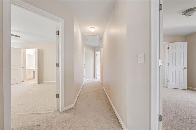 Building Photo - 3852 Roxfield Dr NE