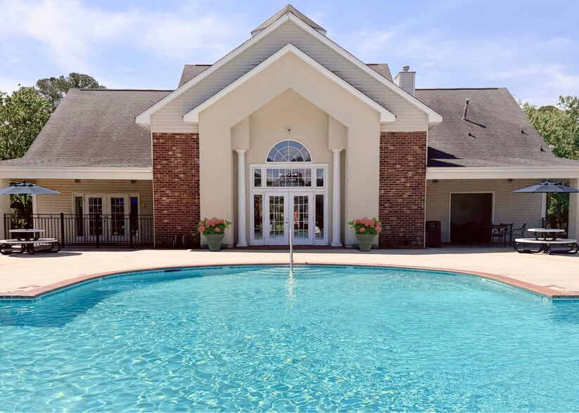 Primary Photo - Regency Apartments