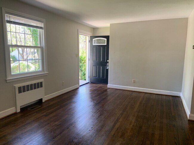 Building Photo - Kirkwood 2 BR convenient to shopping