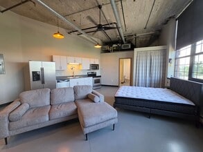 Building Photo - Semi-Furnished Old Louisville Studio