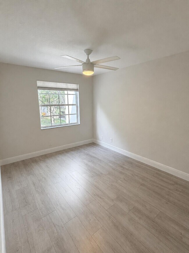 Building Photo - 6330 NW 80th Dr