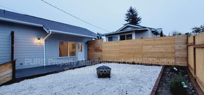 Building Photo - 5621 N 44th St