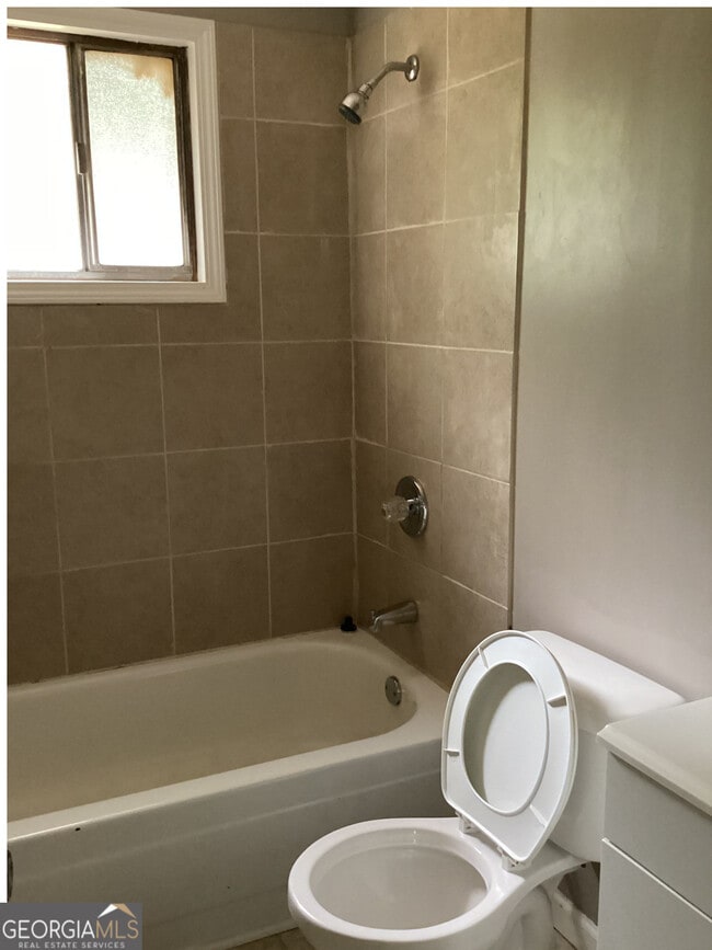 Building Photo - 545 Spring St