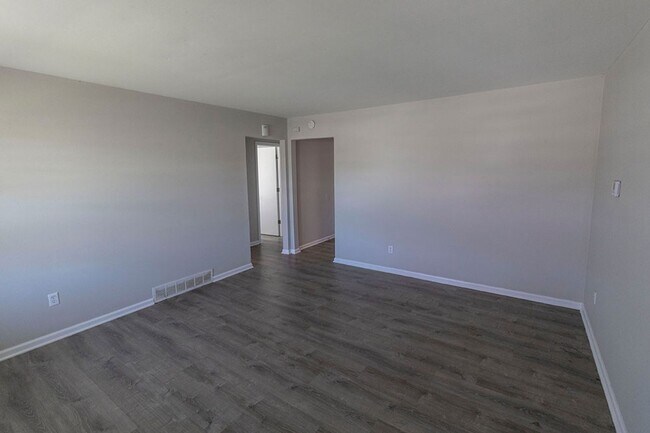 Building Photo - 2510 Quail Dr