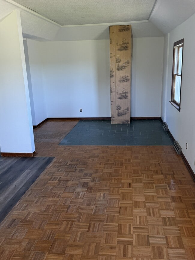 Building Photo - 1801 Pinecrest Rd