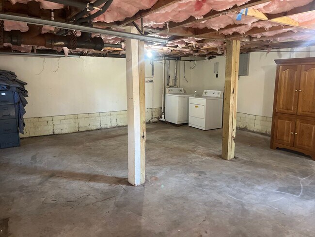 Building Photo - 1 Bed, 1 Bath House