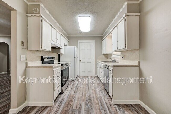 Building Photo - 1120 Kings Ct