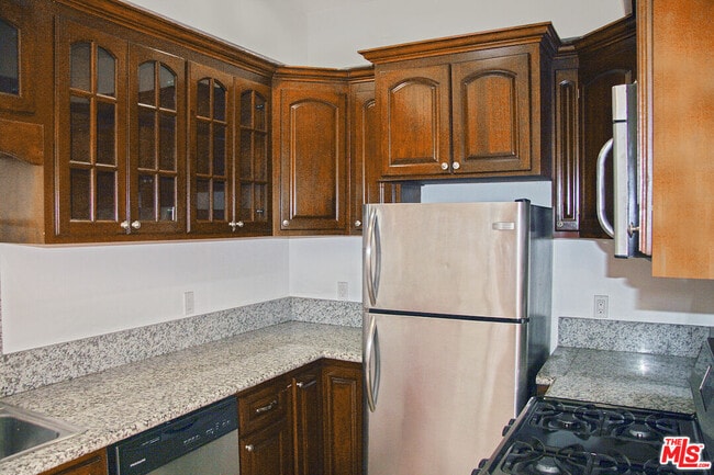 Building Photo - 6071 1/2 Pickford St