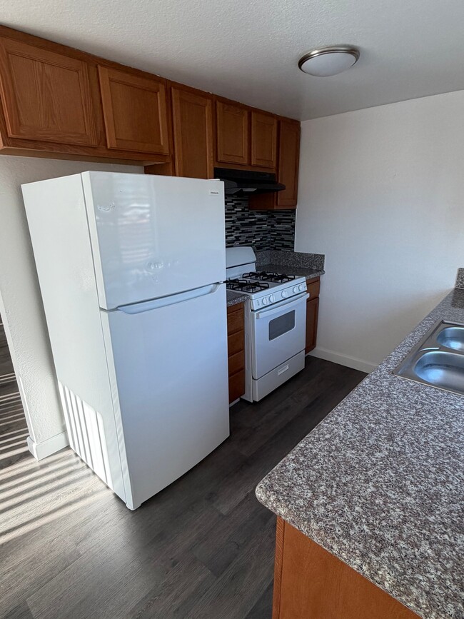 Building Photo - 8758 Lomita Dr