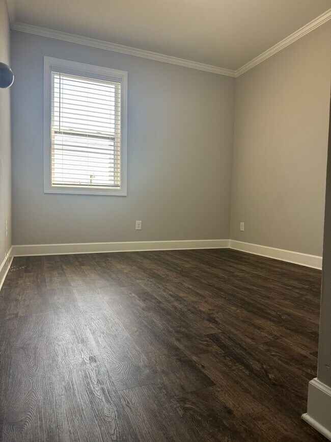 Building Photo - **Modern 3-Bedroom Home Near Downtown Nash...
