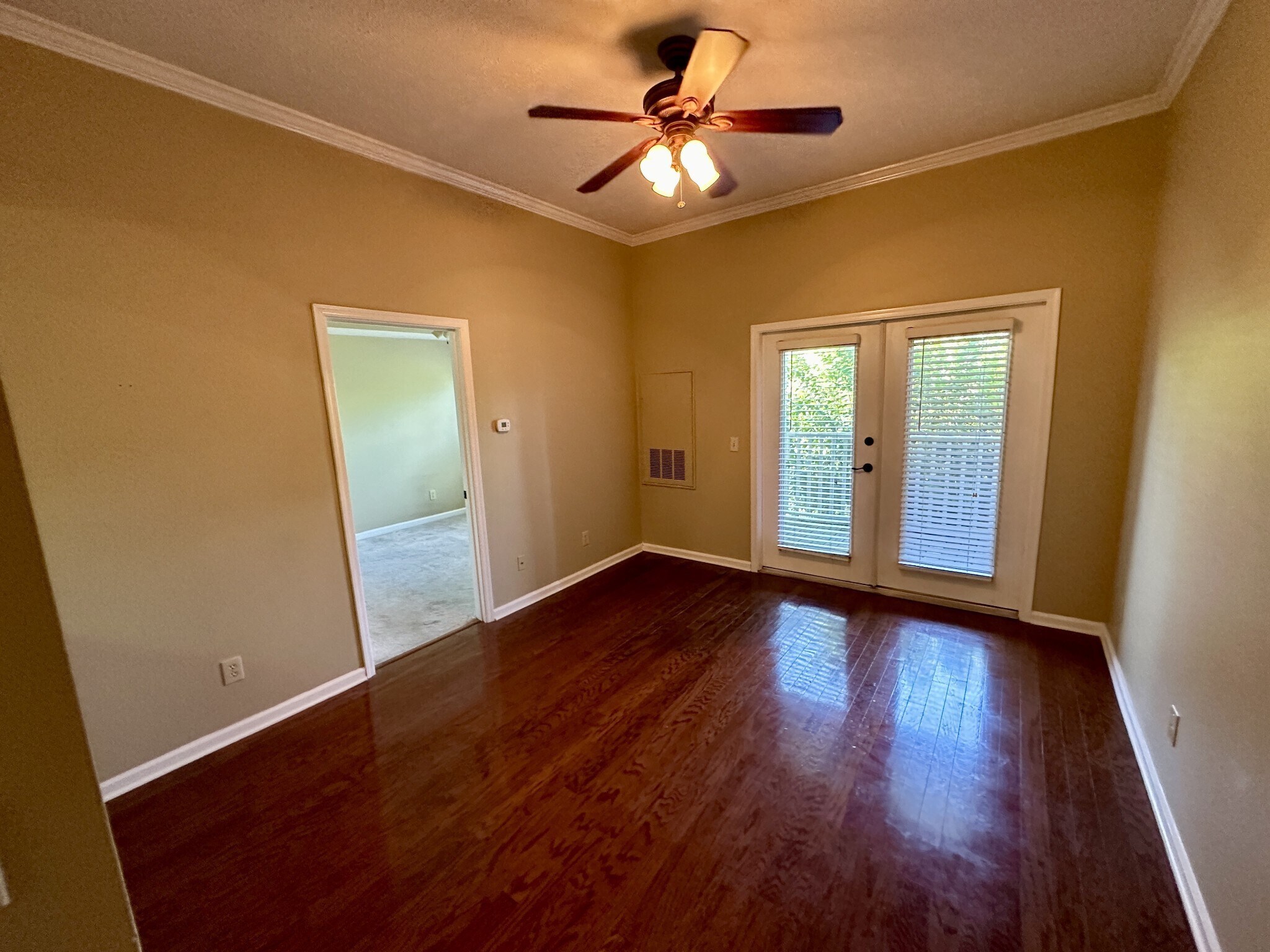 Building Photo - 2025 Woodmont Blvd