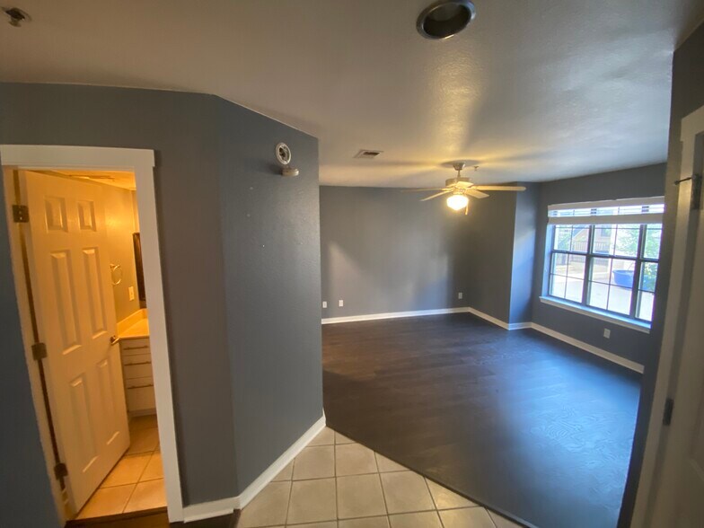 Powder room / office or dining room - 3901 Travis Street