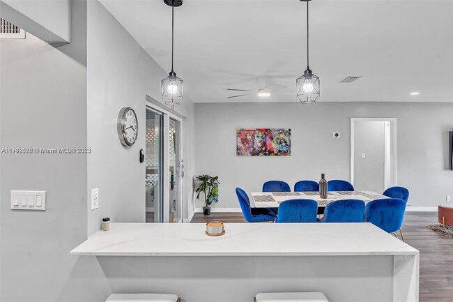 Building Photo - 609 N 46th Ave