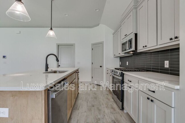 Building Photo - 6133 Frankie Lynn Ln