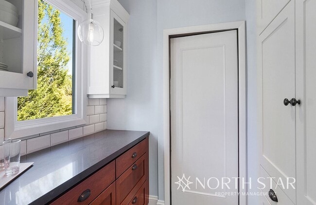 Building Photo - Live in a National Historic Home