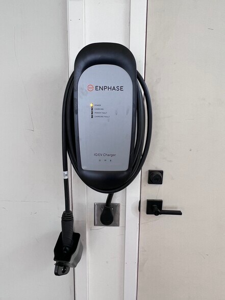 Convenient EV Charger - 4640 Del Monte Ave