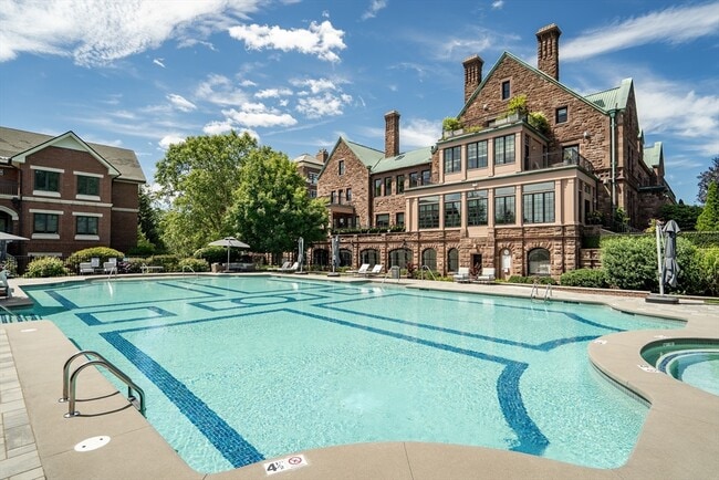 Building Photo - 120 Seaver St