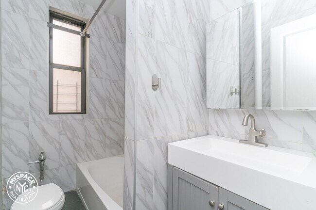 Building Photo - 377 Montgomery St