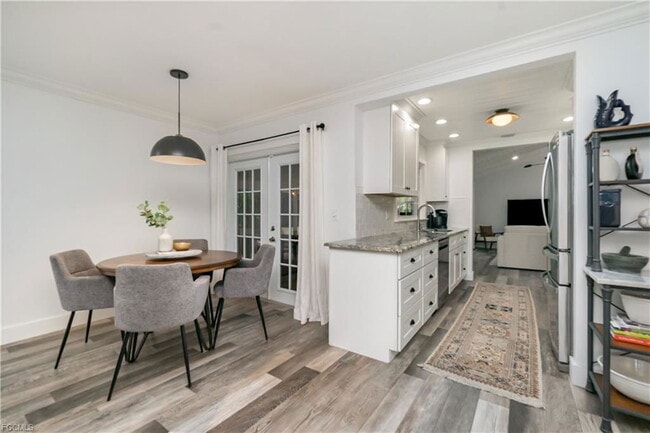 Building Photo - 1320 Lake Shore Dr