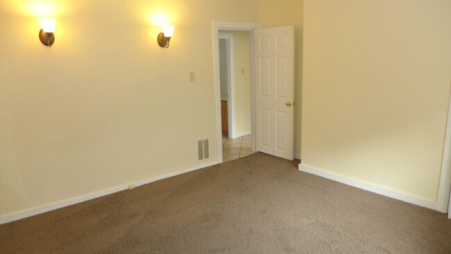 Building Photo - 6656 Ridgeville St