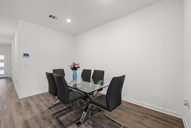 Building Photo - 13725 Lubeck Dr