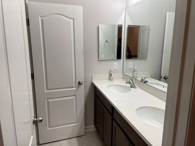 Building Photo - 64 Seastar Ct