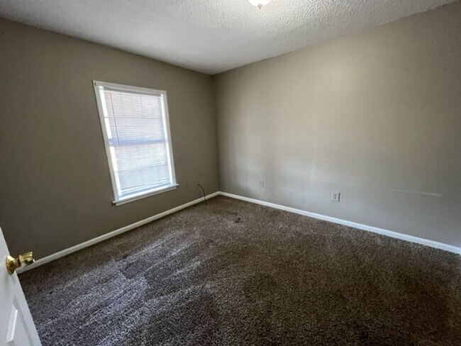 Building Photo - Renovated 4 Bedroom Bath home for Rent!